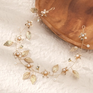 Bijou de tête mariée fait main avec feuilles dorées et perles pour mariage