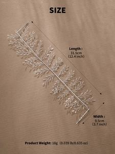 Détail d'une vigne de cheveux de mariée argentée avec perles et dimensions de 31,5cm