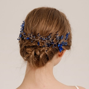 Vigne de cheveux de mariée avec cristaux bleus et perles argentées pour coiffures de mariage
