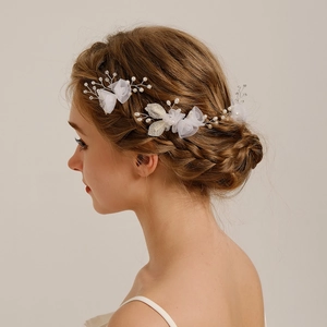 Peigne à Cheveux Fleur en Tissu Blanc Fait à la Main avec Feuille en Alliage Argent Künstliche Perle d'Imitation Mariage Bijoux de Tête