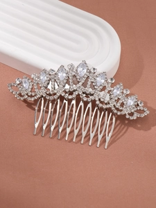 Dettaglio del pettine per capelli con zirconi marquise e base in lega d'argento a dieci denti