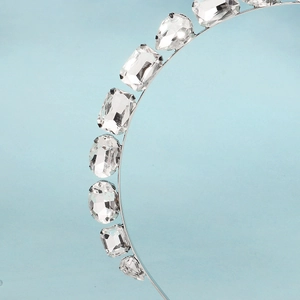 Serre-tête fin argenté avec des strass en cristal étincelants de formes variées