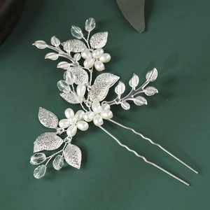 Épingle à cheveux en U argentée avec fleurs en perles blanches et détails de feuilles