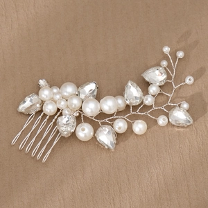 Elegant bridal hair comb with pearls and rhinestones on silver floral wire branches