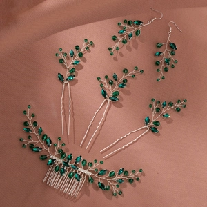 Parure de mariage avec peignes et boucles d'oreilles en cristaux verts et perles argentées