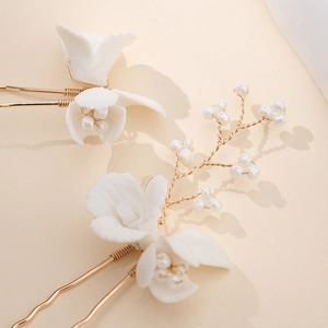 Épingles à cheveux mariée faites main avec fleurs en céramique et perles dorées