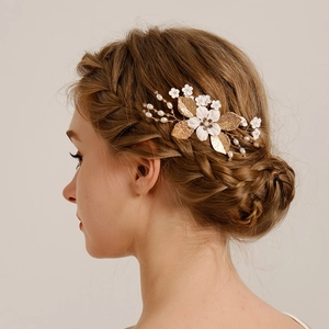 Peigne à Cheveux de Mariée Élégant Alliage Or Feuille Fleur Blanche Pâte Polymère Strass Künstliche Perle Accessoire Cheveux Mariage