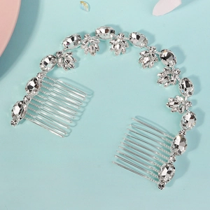 Peigne à cheveux de mariée raffiné avec strass, base en métal argenté et cristaux clairs