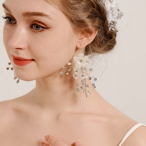 Orecchini Lunghi Con Nappe Fatti a Mano Fiori Bianchi Con Strass Künstliche Perle Finte Tonalità Argento Matrimonio Festa Gioielli Donna