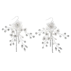 Orecchini pendenti a fiori bianchi con perle e strass per sposa e matrimoni