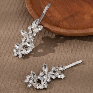 Lot de deux barrettes à cheveux argentées avec strass marquise et design élégant en alliage