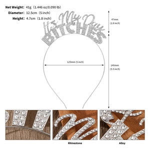 Détail du serre-tête en strass It's My Day BITCHES avec dimensions et poids 41g