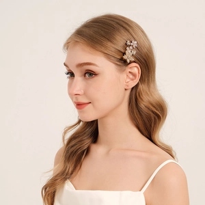 Élégante Pince à Cheveux Bec de Canard en Zirconia Fleur Papillon Luxe Alliage Or Argent Strass Épingle à Cheveux Mariée Mariage Accessoires