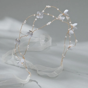 Cerchietto da sposa con fiori bianchi, filo dorato e perle per acconciatura da matrimonio