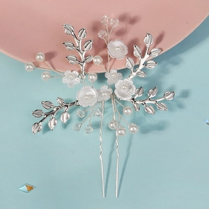 Épingle à cheveux de mariée faite main avec fleurs blanches et perles sur fil argenté