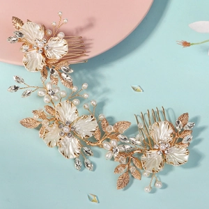 Peigne à cheveux de mariée doré avec élégantes fleurs blanches, perles et strass