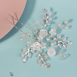 Épingle à cheveux fleurie argentée avec perles et cristaux pour coiffure de mariée