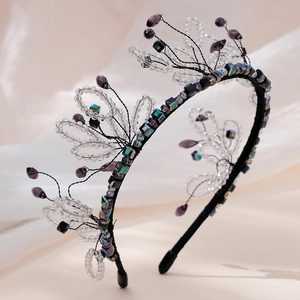 Serre-tête en cristal perlé à la main avec design floral violet pour coiffures de mariée