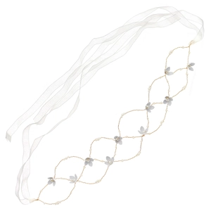 Bandeau mariée fait main en maille dorée avec perles blanches et fleurs sur fond blanc
