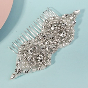 Elegant bridal hair comb with silver plating, sparkling rhinestones and white pearls