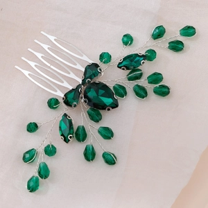 Detailed macro view of handmade bridal hair comb with emerald green crystals and silver wire