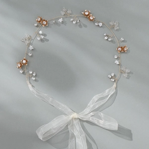 Eleganter Braut-Haarreif mit handgefertigten Perlen, Kristallen und goldener Blumenranke