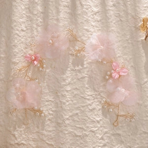 Handmade bridal headband with soft pink tulle flowers and white pearls on gold wire