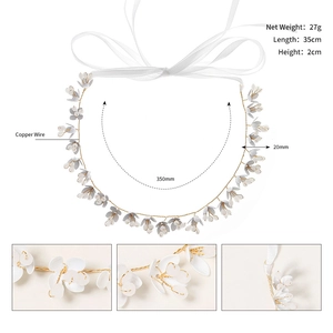 Vue détaillée du bandeau de fleurs blanches fait main avec specs de 35cm de long et 27g poids