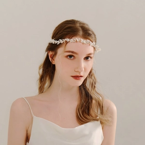 Bandeau de Mariée Fleurs Blanches Fait à la Main Avec Strass Perle Artificielle Fil de Cuivre Élégant Mariage Fête Femme