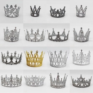 Variété de 16 couronnes de mariée élégantes en argent et or pour mariages ou fêtes