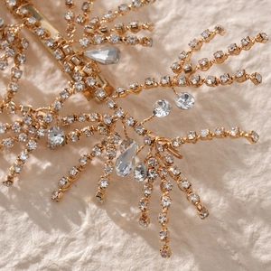 Elegant bridal gold leaf hair clip with luxury rhinestones and crystal flower details