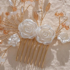 Bridal hair comb with white resin roses, pearls and gold wire details for wedding hair