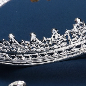 Couronne de mariée vintage argentée de luxe avec tissage évidé et détails en strass