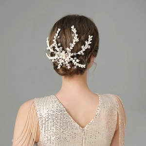Elegant bridal hair comb with handmade pearls and rhinestones in wheat ear floral style