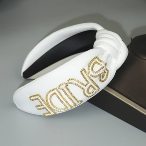 Eleganter weißer BRIDE Haarreif mit handgefertigter Goldperlenbestickung für Hochzeiten