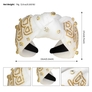 Details zum weißen Knoten-Stirnband mit BRIDE-Perlenstickerei und Kristallsteinen