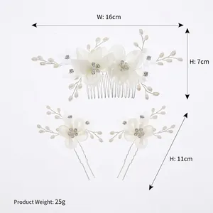 Size chart showing dimensions of the bridal hair comb and pins set with white flowers