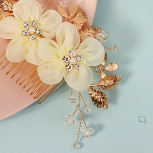 Peigne à cheveux de mariée avec fleurs en mousseline crème, cristaux et feuilles dorées
