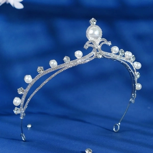 Macro shot of silver bridal tiara featuring white pearls and sparkling zircons