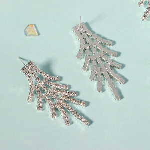 Boucles d'oreilles de mariée en forme d'arbre avec cristaux sur fond bleu clair