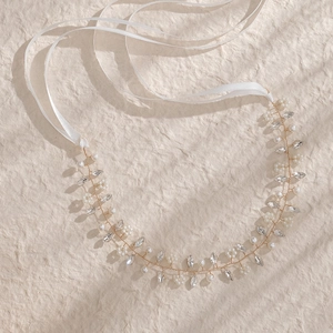Serre-tête de mariée fait main avec perles blanches et cristaux sur fil doré et rubans