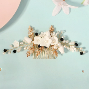 Peigne à cheveux de mariée fait main avec fleurs en céramique blanches, perles et cristaux