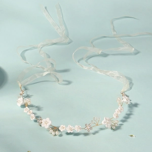 Bandeau de mariée fait main avec fleurs blanches, perles et cristaux pour coiffure de mariage