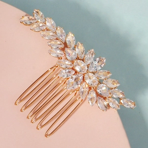 Détail du peigne à cheveux de mariée doré avec des feuilles en zircon de forme radiale