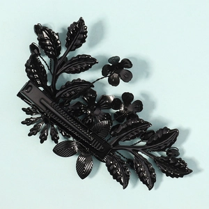 Gotische schwarze Haarspange mit floralem Metalldesign für Halloween-Styling