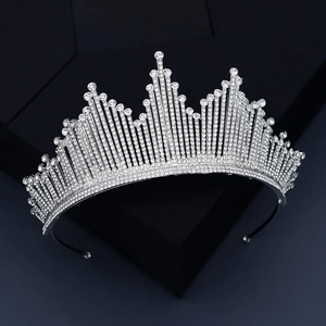 Luxury bridal crown with sparkling rhinestones and silver alloy spikes for weddings