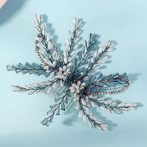 Peigne à cheveux argenté avec cristaux bleus et perles pour coiffures de mariage