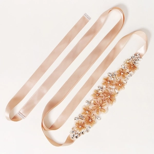 Ceinture de mariée exquise avec ruban en satin champagne et broderie florale faite à la main