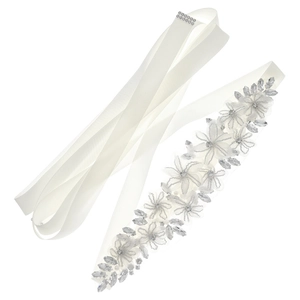 Ceinture de mariée élégante en satin blanc avec fleurs en résille et strass brillants
