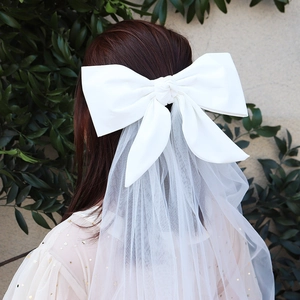 Voile de mariée élégant avec nœud blanc et tulle multicouche pour les mariages
